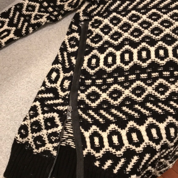 Ann Taylor Tunic length sweater - Picture 2 of 3